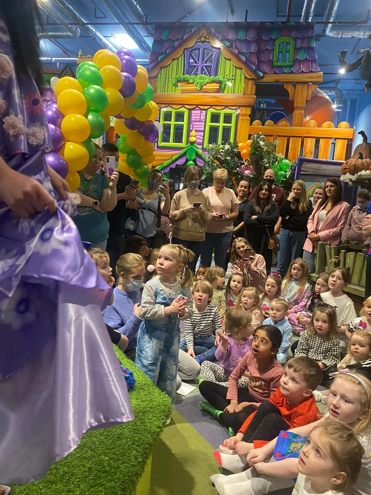 Lots of kids at a show themed party at Fun Street